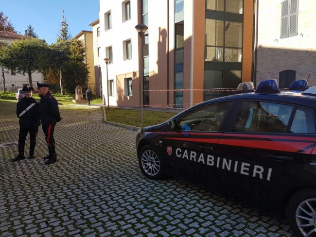 I carabinieri nello studentato di via Martiri della Libertà