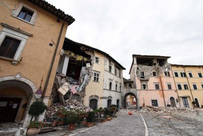 terremoto-zona-rossa-piazza-visso-fdm-15