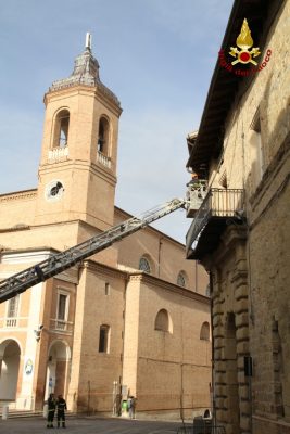 vigili-del-fuoco-a-palazzo-ducale-camerino-4-267x400