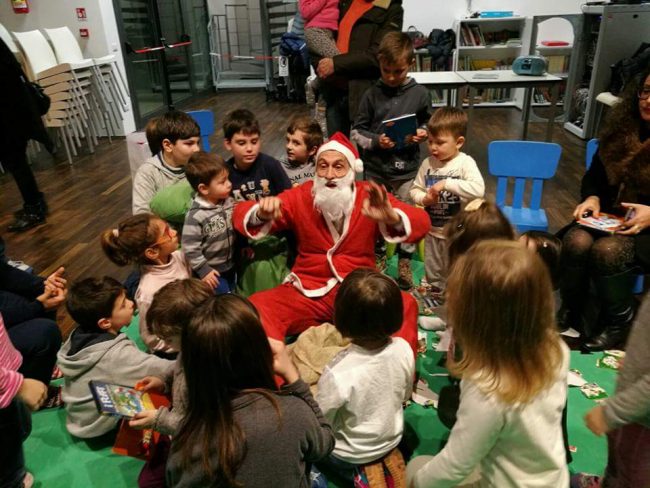 FOTO-1LETTURE-PER-BAMBINI-CON-BABBO-NATALE-650x488