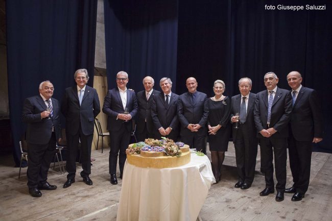 il-consiglio-direttivo-della-filarmonica-insieme-al-sindaco-romano-carancini-e-al-presidente-accademia-italiana-della-cucina-ugo-bellesi