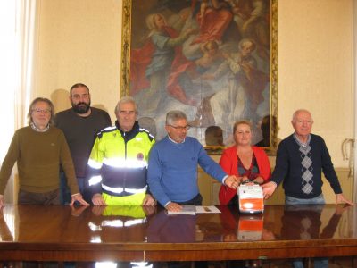 la consegna dei defibrillatori questa mattina
