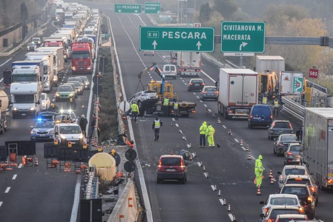 incidente-autostrada-a14-casello-civitanova-fdm-1