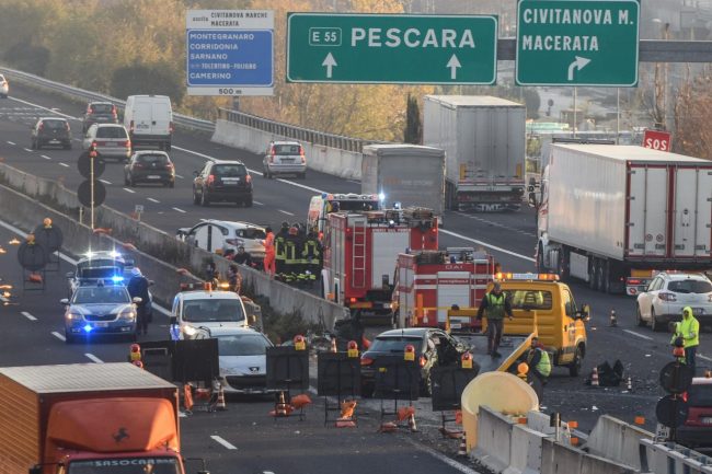 incidente-autostrada-a14-casello-civitanova-fdm-2