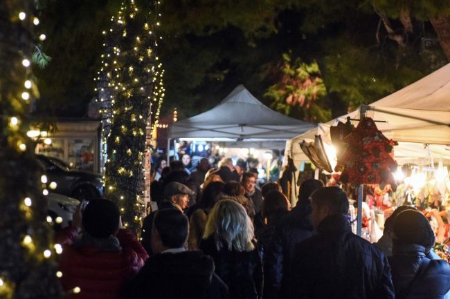luci-natalizie-natale-in-centro-mercatino-civitanova-FDM-10-650x433