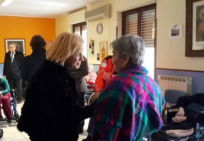 manuela-berardinelli-visita-case-riposo-terremoto-5-400x278