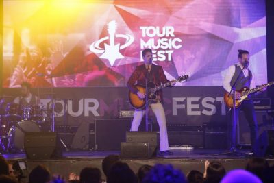 Meco e i belli dentro al Tour music fest