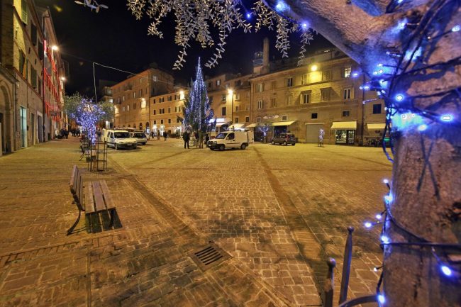 prova_luci_piazza_mazzini_foto_del_brutto-1