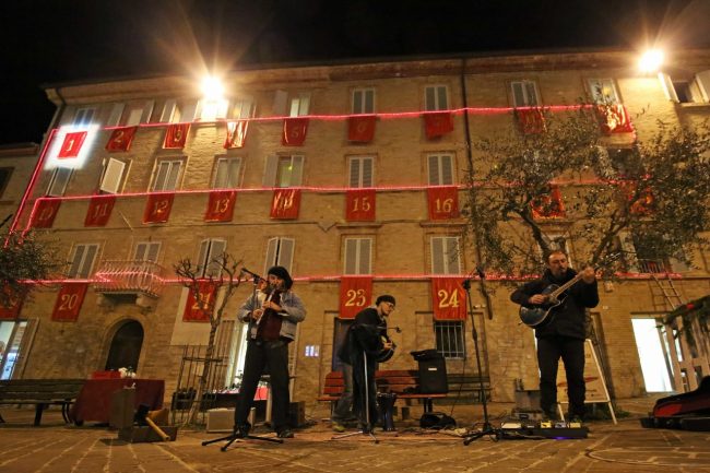 prova_luci_piazza_mazzini_foto_del_brutto-2-650x433