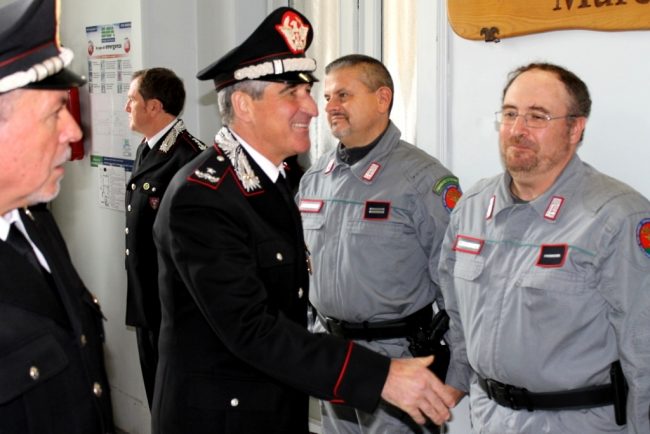Il-generale-incontra-i-carabinieri-forestali