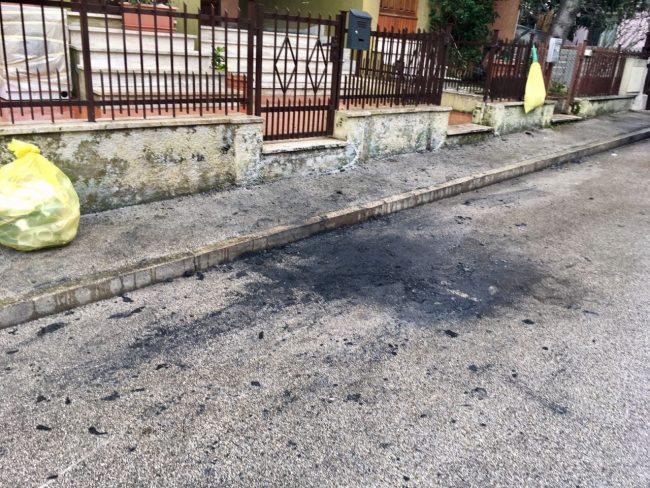 aauto-a-fuoco-via-foscolo-civitanova-1-650x488
