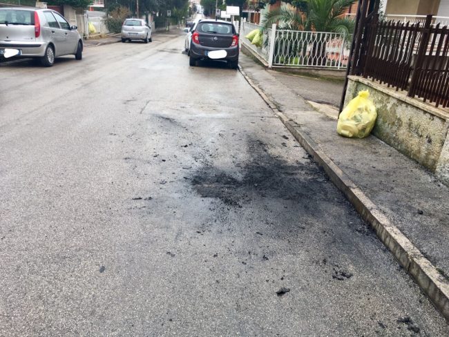 aauto-a-fuoco-via-foscolo-civitanova-2-650x488