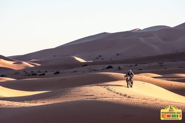 albert-arra-dakar-moto-viaggio-sarnano-5-650x433