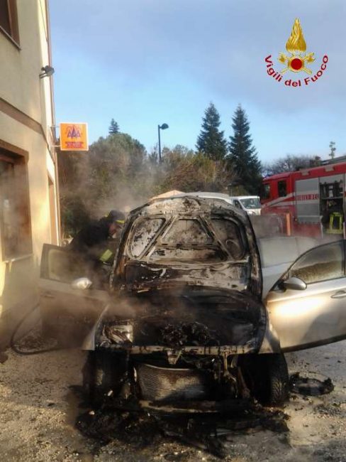 incendio-auto-passo-treia-2-488x650