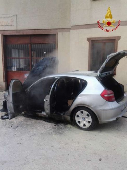 incendio-auto-passo-treia-3-488x650