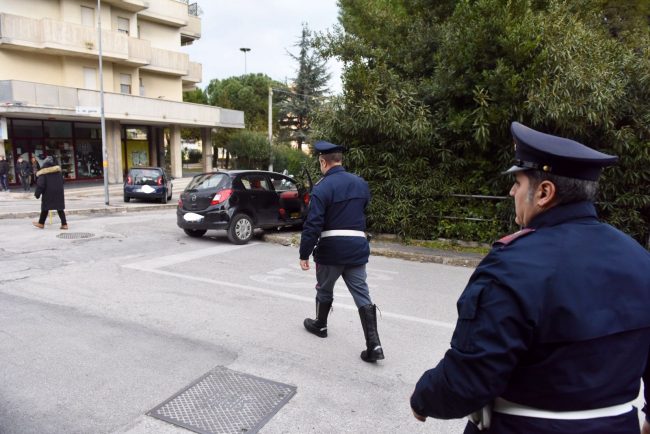incidente-auto-contro-colonna-civitanova-foto-federico-de-marco-9-650x434