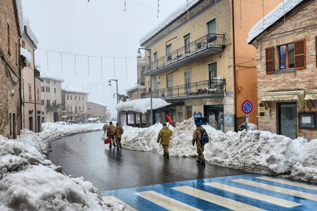 sarnano-neve-esercito-1-650x433