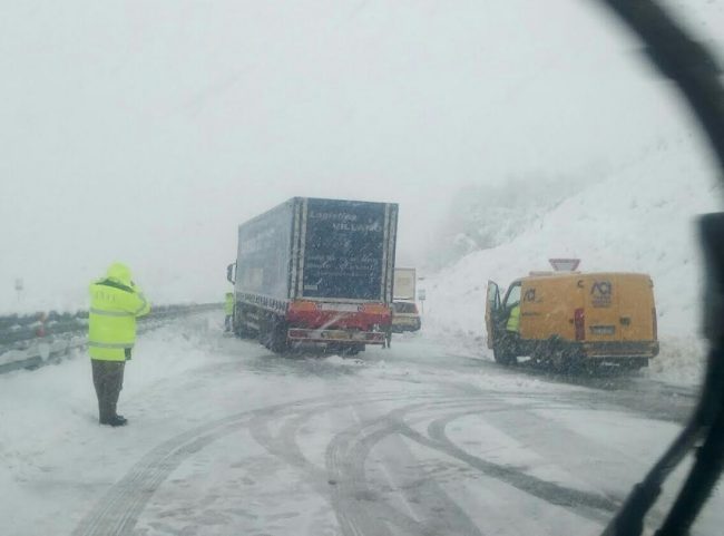 sfercia-camion-neve