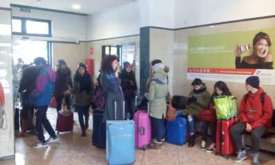 studenti-stazione-macerata-terremoto