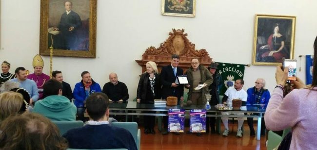 Bartolacci-premiato-dal-Sindaco-di-Fan0-650x309
