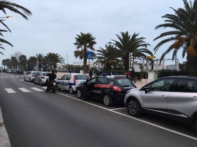 abusivi-auto-carabinieri-municipale-lungomare-sud-civitanova