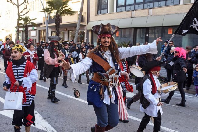 carnevale-carri-gruppi-mascherati-civitanova-FDM-1-650x433