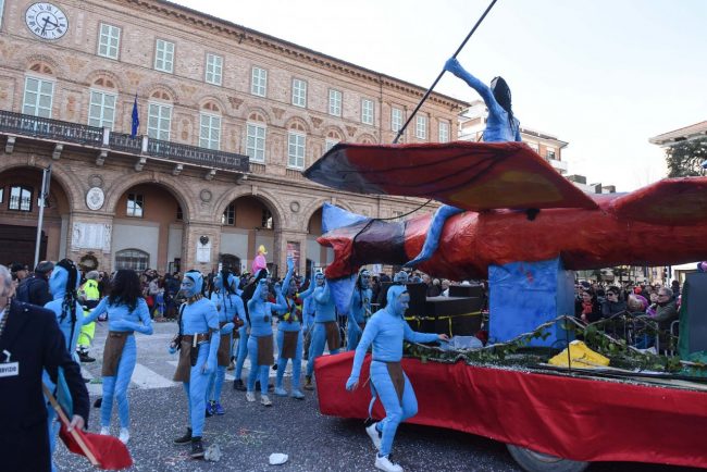 carnevale-carri-gruppi-mascherati-civitanova-FDM-10-650x434