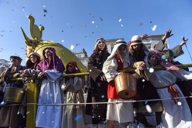 carnevale-carri-gruppi-mascherati-civitanova-FDM-13-650x434