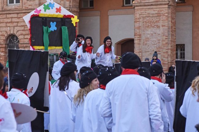 carnevale-carri-gruppi-mascherati-civitanova-FDM-16-650x433