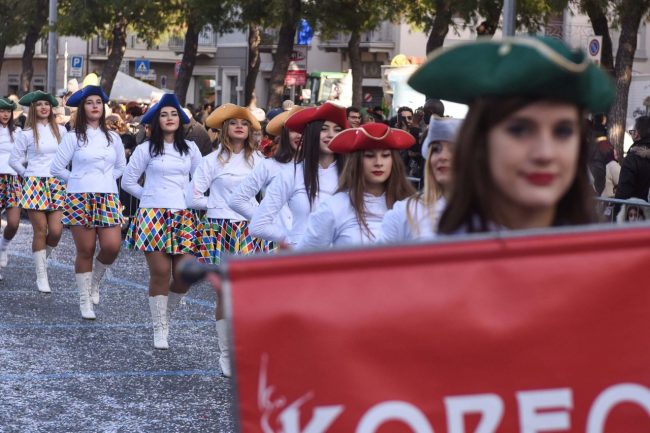 carnevale-carri-gruppi-mascherati-civitanova-FDM-24-650x433