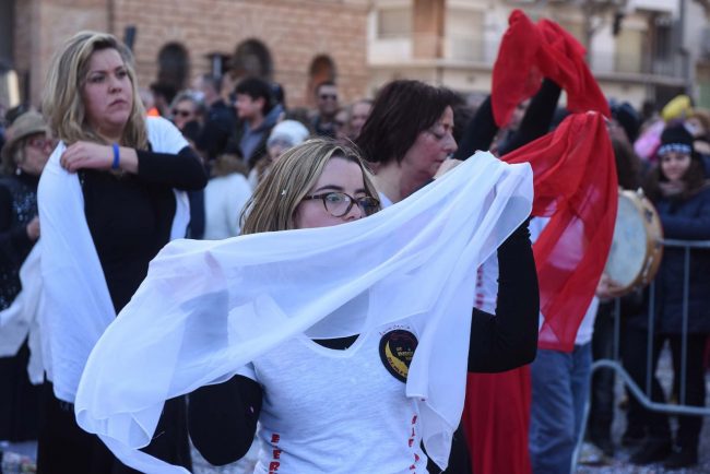 carnevale-carri-gruppi-mascherati-civitanova-FDM-28-650x434