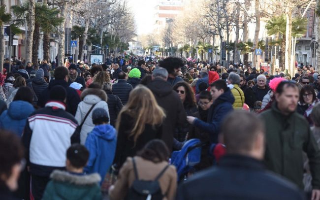 carnevale-carri-gruppi-mascherati-civitanova-FDM-34-650x406
