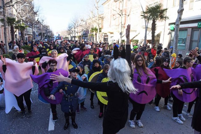 carnevale-carri-gruppi-mascherati-civitanova-FDM-4-650x434