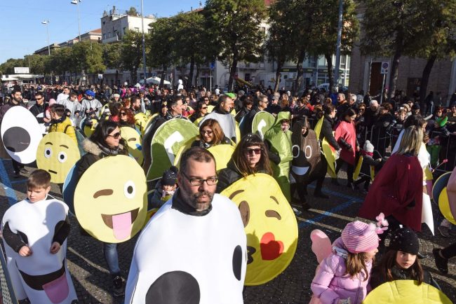 carnevale-carri-gruppi-mascherati-civitanova-FDM-9-650x434