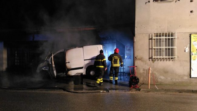 incendio-bar-il-varco-potenza-picena-2-650x366