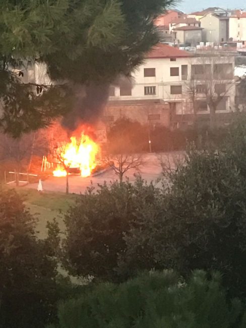 incendio-camper-porto-potenza-picena-2-488x650