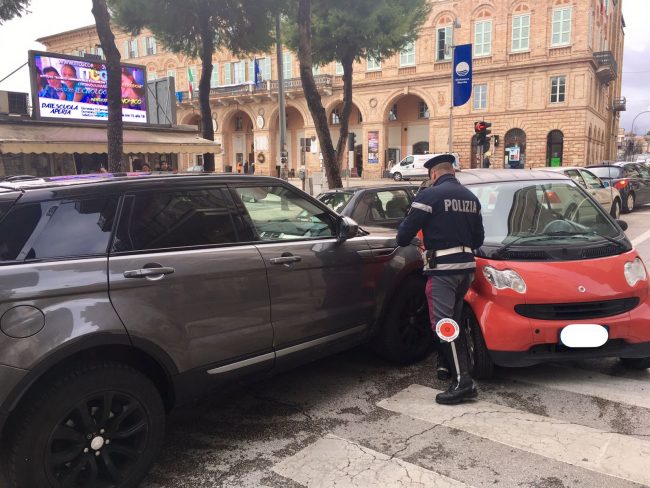 incidente-civitanova-piazza-XX-settembre-2-650x488