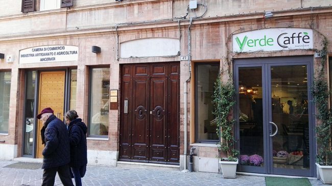 Furto-verde-cafè-macerata_Foto-LB-1-650x365