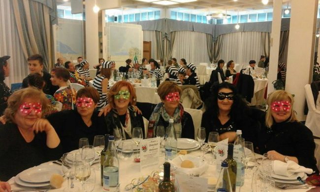 VEGLIONE-CARNEVALE-MASCHERE-2017-16998068_10208980020638259_5498567202603042528_n-650x390