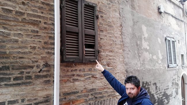 furto-computer-corso-cairoli-macerata_foto-LB-4-650x365