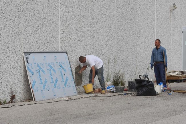 furto-con-buco-multicash-zona-industriale-civitanova-2-650x433