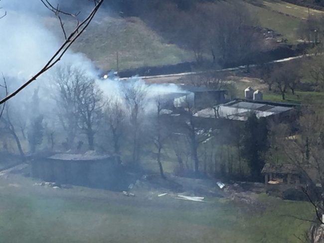 incendio-fienile-sarnano-1-1-650x488