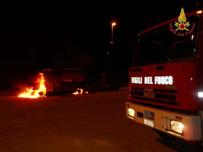 incendio-furgone-corridonia-2-650x488
