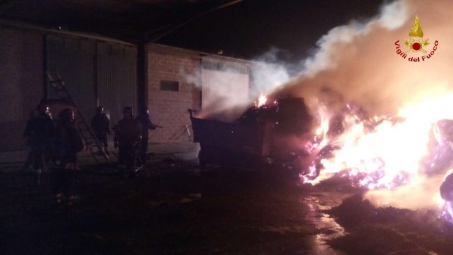 incendio_autocarro_san_severino-1-650x366