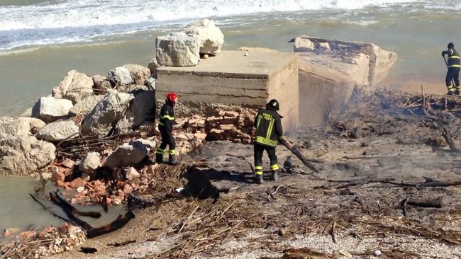 incendio_sterpaglie_porto_recanati-1-650x366