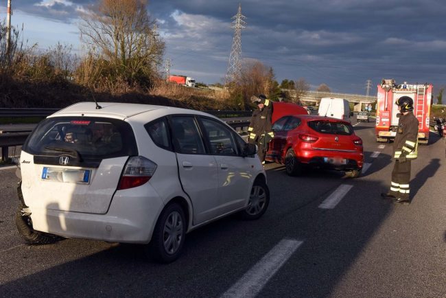 incidente-superstrada-scontro-auto-civitanova-FDM-2-650x434
