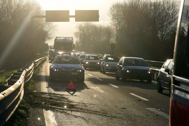 incidente-superstrada-scontro-auto-civitanova-FDM-3-650x434