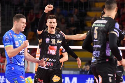 lube-volley-berlin-recycling-volleys-7-400x267