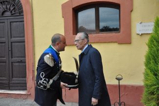 Mario-Pianesi-invitato-al-saluto-ai-militari-in-partenza-per-il-Libano-1-325x216