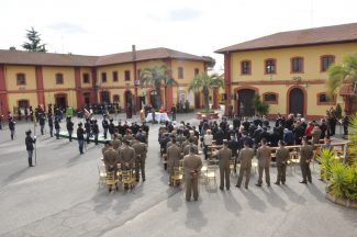 Mario-Pianesi-invitato-al-saluto-ai-militari-in-partenza-per-il-Libano-6-325x216